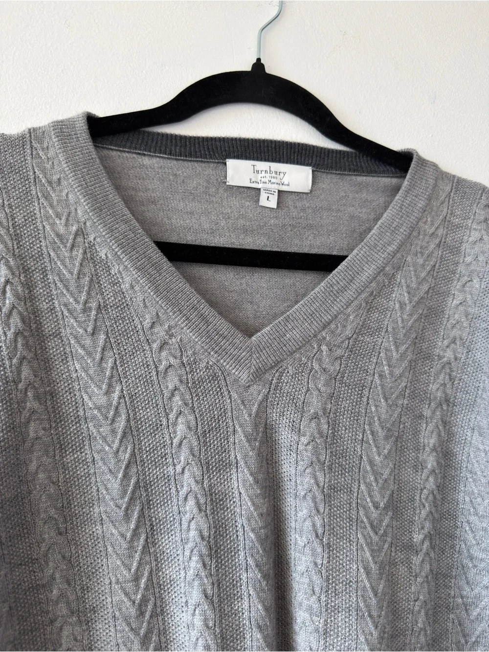 Turnbury Light Gray V-Neck Cable Knit Sweater 100% Extra Fine Wool‎